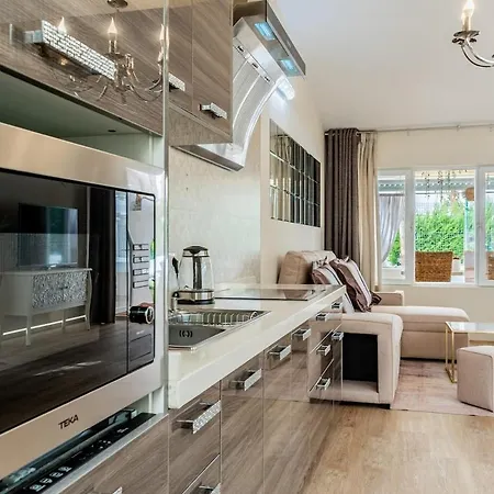 Luxury In אדחה